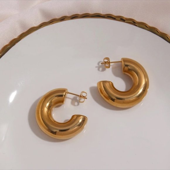 NEW LUXURY 18K GOLD HOOP EARRINGS, BEAUTIFUL EARRINGS, CUTE EARRINGS. - Picture 3 of 3